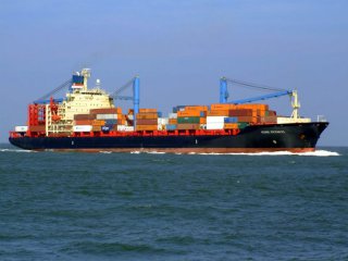 Руски компании организират редовни чартърни превози на кораби за да
