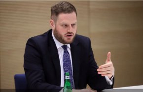 Държавният секретар по цифровите технологии на Полша Януш Чешински призова гигантите в социалните медии да забранят достъпа на руските посланици до техните платформи | Lukasz Gagulski/EPA-EFE