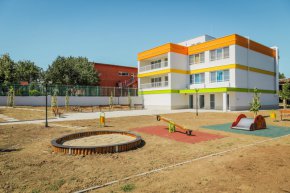 
 В началото на седмицата подадохме за включване в програмата за финансиране на общините на 8 нови сгради на детски градини, 7 нови сгради на училища и 14 проекта за енергийна ефективност на детски градини и училища. 