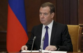 
"За щастие имаме богат опит и закон по този въпрос. Жесток", добави Медведев иронично. "Така че най-интересното започва едва сега. . . "

 