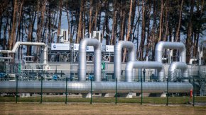 Газпром заяви, че се нуждае от връщане на ремонтирана турбина от Канада, за да може "Северен поток" да функционира. По-рано този месец Отава разреши оборудването да бъде върнато на Германия, като предостави освобождаване от санкциите.