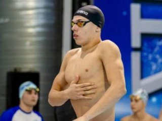 България има още един полуфиналист на европейското първенство по плуване