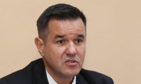 Стоянов отговори на обвиненията на бившия министър на икономиката Корнелия Нинова и назначените от нея хора, че рокадите са реваншизъм.