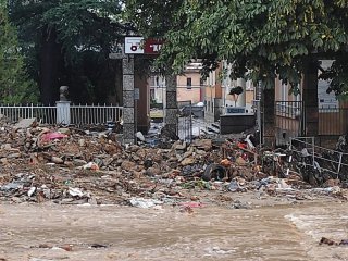 Няма нови сигнали за наводнени обекти в Карлово в момента