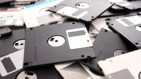 Над 20 000 такива дискети са необходими за копиране на информацията от една средна по обем флаш памет от 32 гигабайта.