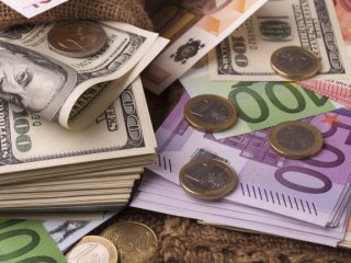 Традиционните резервни валути като щатския долар и еврото са загубили