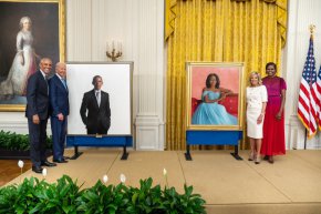 а мен беше чест да представя техните портрети в Белия дом", заяви президентът на САЩ Джо Байдън.