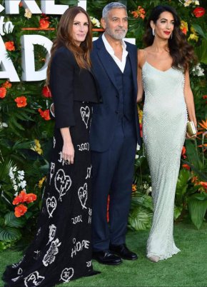 Амал Клуни облече две разкошни рокли на Stella McCartney на  примиерата на филма “Билет за Рая “ в Лондон