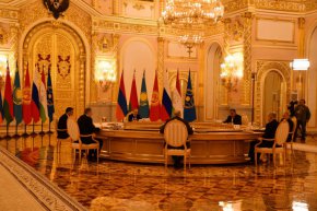 Лидерите на страните-членки на ОДКБ провеждат среща в Кремъл, Москва, Русия, 16 май 2022 г