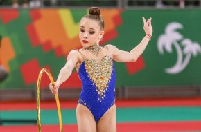 Тя е на 17, изглежда на 12 или 13, но сърцето й – златно не само на екипа, с който завърши участието си на световното първенство по художествена гимнастика, е много голямо
