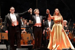 Обичах да музицирам с Баварския държавен оркестър, Даниеле Рустиони и Фреди Де Томазо, който беше страхотен Дез Грийо и Родолфо в дуетите ни", сподели оперната прима Соня Йончева.
