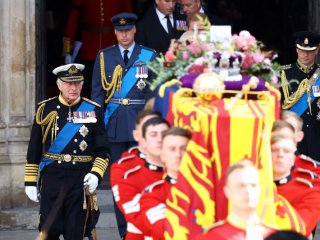 При безпрецедентни мерки за сигурност протeчe погребението на кралица Елизабет