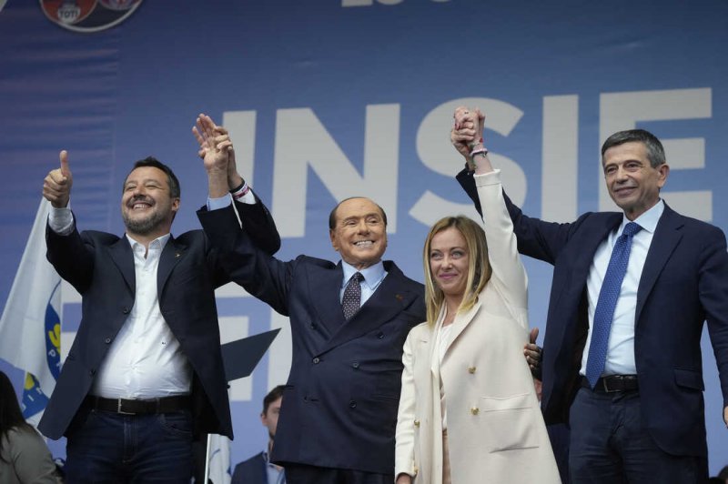 24,4% от общо 42,2% за победата на десницата в Италия