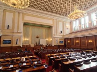 В първия ден на 48 ото Народно събрание Демократична България ще