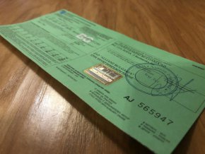 

Бюро "Зелена карта" е създадено от застрахователите у нас и по закон трябва да съдейства за изплащането в срок на дължимите обезщетения заради катастрофи в чужбина. Бюрото е и компенсационен орган в случаите на пътни инциденти в чужбина по вина на български автомобили без застраховка