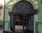 Запалването на входната врата на Културния център в Битоля