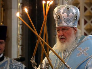 Руският патриарх Кирил, 75, се е заразил с коронавирус, поради