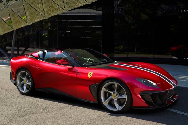 Ferrari разкри най-новото си уникално творение - спайдър с преден