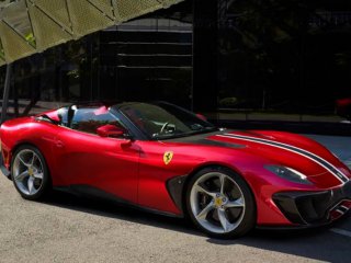 Ferrari разкри най новото си уникално творение спайдър с преден