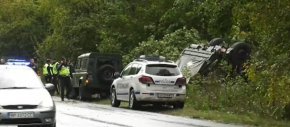 При инцидента са пострадали двама души – шофьорът и един пътник. Те са откарани са към монтанската болница. 