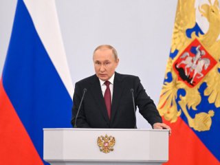 Във вторник руският президент подписа четири договора за обединение с