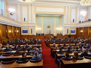   Демократична България категорично настоява президентът Румен Радев да не заема
