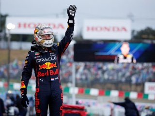 Шампионът Макс Верстапен остава на върха във Формула 1 Пилотът
