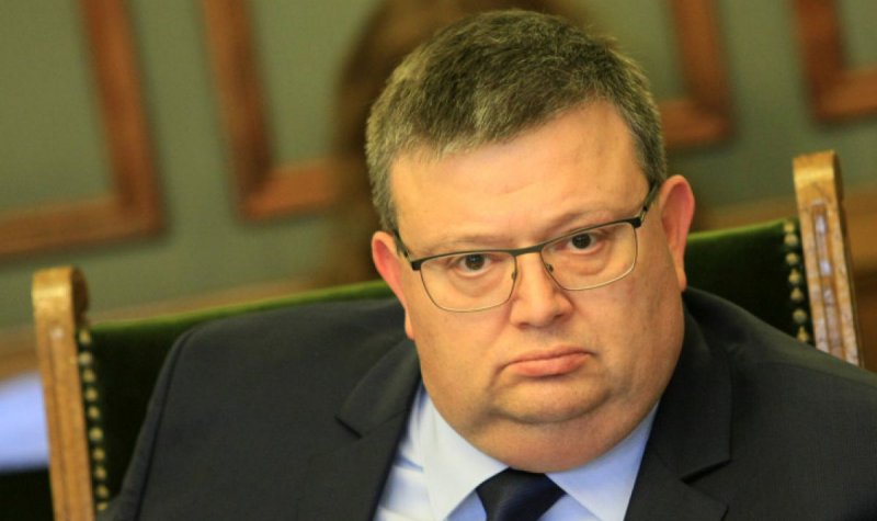 Бившият шеф на антикорупционната комисия КПКОНПИ Сотир Цацаров ще заведе