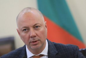 Желязков посочи още, че служебният транспортен министър Христо Алексиев и вицепремиерът по еврофондовете Атанас Пеканов “спокойно могат да бъдат в състава на следващия кабинет”.

