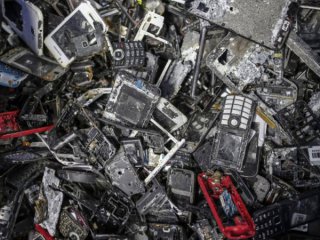 Тази година 5 3 милиарда мобилни телефони ще бъдат изхвърлени сочат