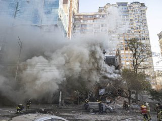 Няколко експлозии разтърсиха центъра на Киев в понеделник сутринта потвърди