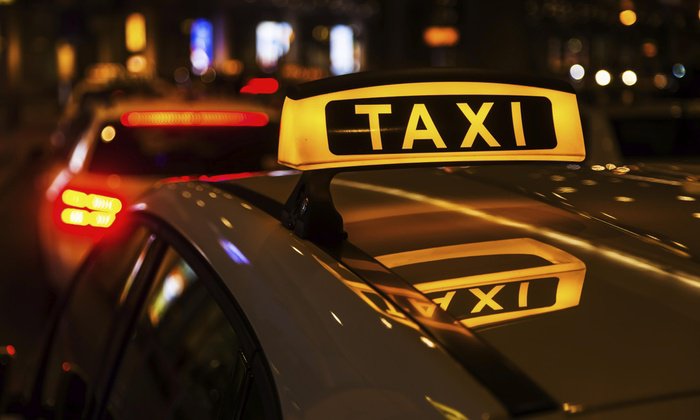 Облекчение за таксиметровите шофьори предлагат общинските съветници от групата на