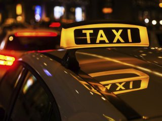Облекчение за таксиметровите шофьори предлагат общинските съветници от групата на