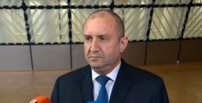 
Радев беше категоричен, че на фона на дълбоката криза служебното правителство няма да повдига темата за това българските потребители да отидат на свободния пазар на ток.