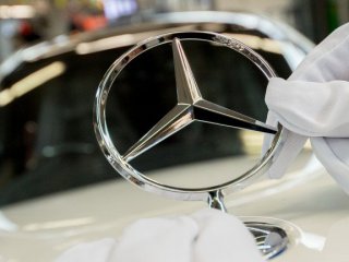 Осем месеца след началото на руската инвазия в Украйна Mercedes Benz