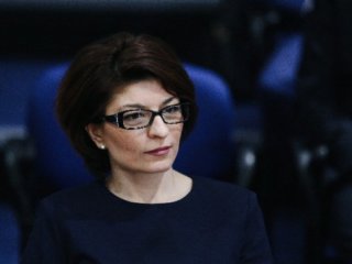 Председателят на ПГ на ГЕРБ Десислава Атанасова и представители на