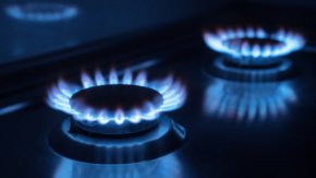 „Булгаргаз” внесе в КЕВР заявление за утвърждаване на цена на газа за декември. Тя е в размер на 145,87 лв./MWh или 74,5 EUR/MWh, изчислена по фиксинга на БНБ (без цени за достъп, пренос, акциз и ДДС).