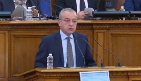 Премиерът Гълъб Донев и лидерът на БСП Корнелия Нинова влязоха в спор в парламента за политиката по доходите, провеждана от служебния кабинет
