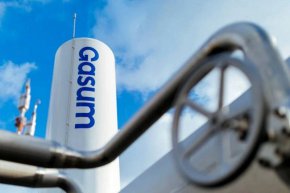 Финландската компания заведе дело срещу Газпром в арбитражен съд през май, след като Газпром поиска Gasum да плаща в рубли за газа, след като Европа наложи санкции на Москва заради действията й в Украйна.