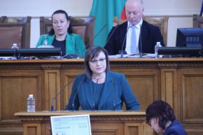 На второ място – приемане на законите по Плана за възстановяване и устойчивост, които гарантират инвестиции и развитие на България за години напред.
Трето – разумни разговори за съставяне на правителство. Редовно, с програма и перспектива.
