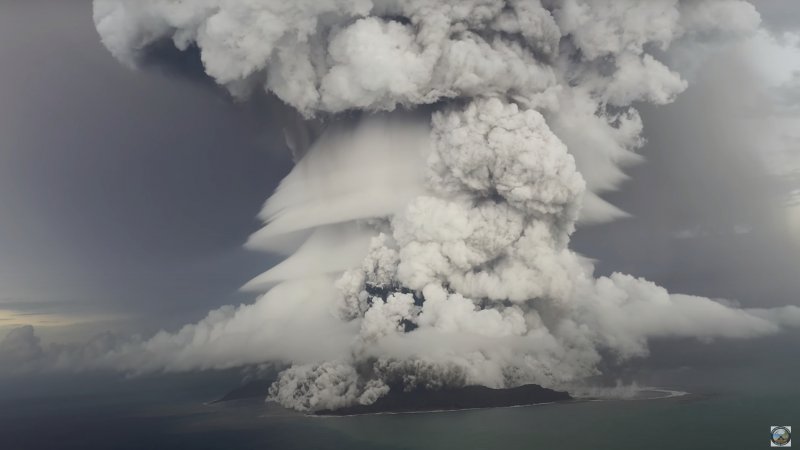 Когато през януари 2022 г- изригва вулканът Hunga Tonga-Hunga Ha`apai,