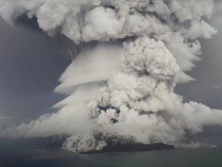 Когато през януари 2022 г изригва вулканът Hunga Tonga Hunga Ha apai