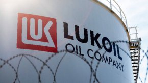 Преди около седмица от Комисията заявиха за пореден път, че България не може да продава руски петрол за трети страни, в т.ч. и преработен.