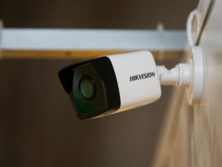 Hikvision водеща китайска компания за видеонаблюдение отхвърли предположенията че представлява