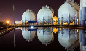 
Европейската солидарност вече е подложена на изпитание с разрив между страни като Испания и Гърция, които подкрепят тавана на цените на газа, а Германия, Дания и Нидерландия са скептични към такъв ход. Междувременно Унгария подписа ново газово споразумение с "Газпром" през август.