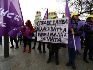 В София пред сградата на Народното събрание започна протестна акция