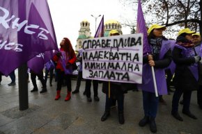 Директорът на Института за социални и синдикални изследвания Любослав Костов каза, че от синдиката са готови дори със законодателни предложения, за да улеснят депутатите в изпълнението на исканията.