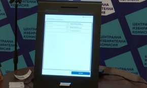 
По време на днешното заседание до момента депутатите отхвърлиха данните от машините да се прикачват към изборните книжа. Реагираха Кирил Петков от "Продължаваме промяната", и Настимир Ананиев.
