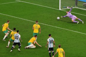 Отборът на Аржентина победи Австралия с 2:1 в осминафинална среща от световното първенство по футбол в Катар.