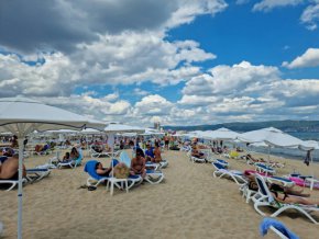 Големите немски туроператори DER Touristik, TUI и Alltours няма да увеличат чартърите за България и през следващия летен сезон. Те ще се комбинират в общи полети, както през тази година и ще доведат същия брой туристи.